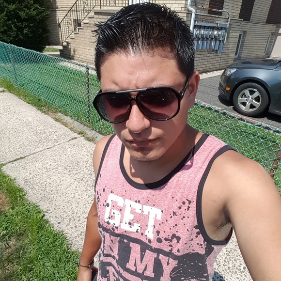 Meet your Posher, Luis - Picture 1 of 1